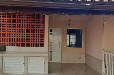 Casa em Condomínio com 2 Quarto(s) e 2 banheiro(s) para Alugar, 57 m² por R$ 950 / Mês