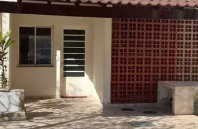 Casa em Condomínio com 3 Quarto(s) e 2 banheiro(s) para Alugar, 100 m² por R$ 930 / Mês