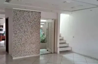 Casa com 3 Quarto(s) e 3 banheiro(s) para Alugar, 105 m² por R$ 5000 / Mês