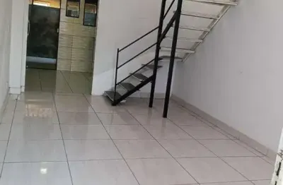 Casa em Condomínio com 2 Quarto(s) e 1 banheiro(s) para Alugar, 57 m² por R$ 800 / Mês