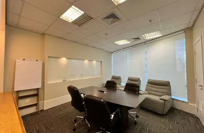 Apartamento com 4 Quarto(s) e 2 banheiro(s) para Alugar, 133 m² por R$ 12780 / Mês