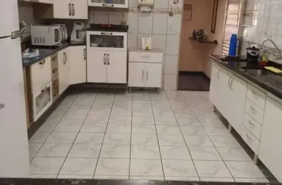 Casa com 4 Quarto(s) e 4 banheiro(s) para Alugar, 180 m² por R$ 2300 / Mês