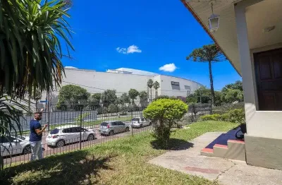 Casa com 3 Quarto(s) e 1 banheiro(s) para Alugar, 120 m² por R$ 5000 / Mês