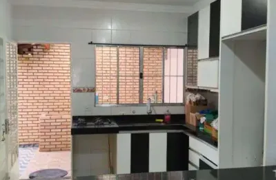 Casa com 2 Quarto(s) e 2 banheiro(s) para Alugar, 80 m² por R$ 1800 / Mês