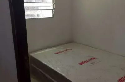 Casa em Condomínio com 2 Quarto(s) e 1 banheiro(s) para Alugar, 45 m² por R$ 990 / Mês
