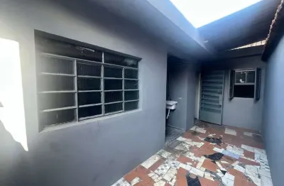 Casa com 2 Quarto(s) e 1 banheiro(s) para Alugar, 60 m² por R$ 1200 / Mês