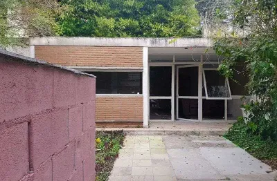 Casa com 2 Quarto(s) e 2 banheiro(s) para Alugar, 120 m² por R$ 4500 / Mês