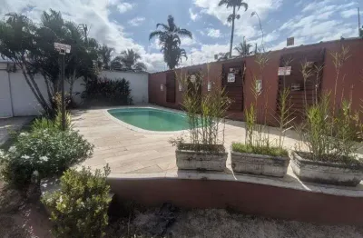 Casa com 3 Quarto(s) e 3 banheiro(s) para Alugar, 100 m² por R$ 3500 / Mês