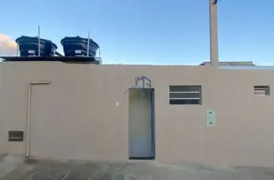 Casa com 2 quartos para alugar na caminho oscarino abreu da silva, 10, candeias, vitória da conquista por r$ 1.400