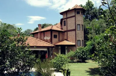 Charmosa chácara em condomínio fechado próximo a castelo branco