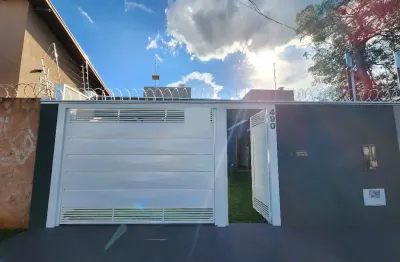 Casa nova no rita vieira com três dormitórios, sendo duas suítes