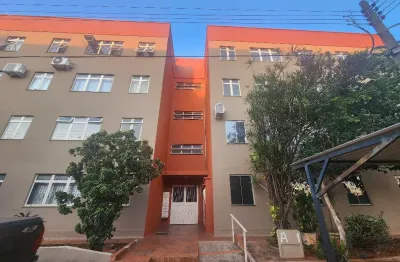 Condomínio eudes costa com três quartos e térreo, para locação