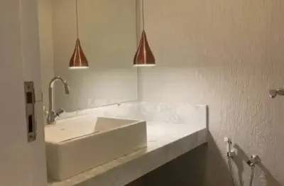 Excelente sala comercial mobiliada no centro de macaé para locação.