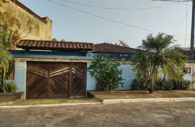 Excelente casa linear para venda no cond. village do horto.