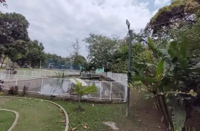 Excelente casa com piscina e varanda gourmet no cond. village do horto.