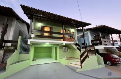 Casa  03 quartos sendo 01 suíte para locação na glória.