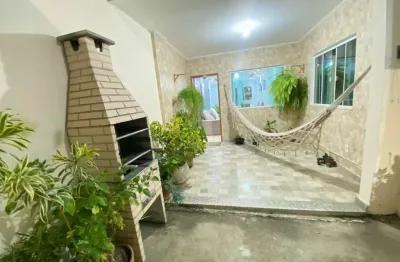 Casa com 3 quartos para alugar na Rua São Batista, 65, Jardim Vitória, Macaé