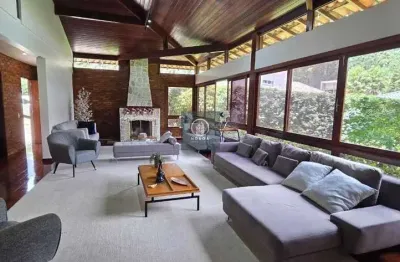 Casa alto padrão em excelente condomínio de teresópolis/rj