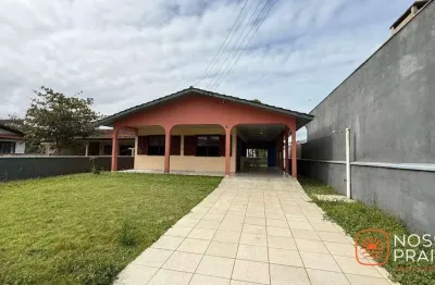 Casa mobiliada à venda na balneário barra do saí- apenas 300 metros do mar!