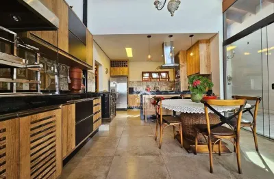 Casa com piscina e vista panorâmica no village mantiqueira – guaratinguetá/sp