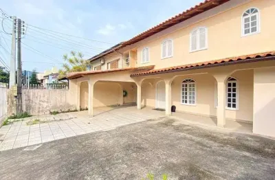 Casa com 10 quartos à venda na rua professor bento águido vieira, 228, trindade, florianópolis, 77 m2 por r$ 1.290.000