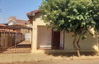 Casa com 3 quartos à venda na Rua Joao Goncalves, 25, Centro, Frutal
