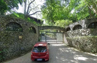 Casa à venda na Rua Três Rios, 10, Chácara Santa Lúcia dos Ypes, Carapicuíba