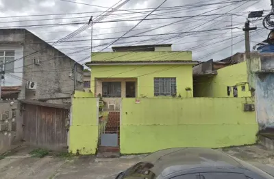 Casa à venda na Rua Lorena, 27, Trindade, São Gonçalo