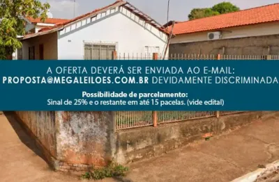 Casa à venda na Avenida Doutor Jonas Nunes Brigagão, 205, Centro, Iacanga