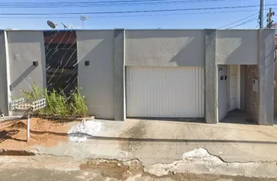 Casa à venda na Rua Alabor Alves dos Santos, 164, Residencial Viviane, Uberlândia