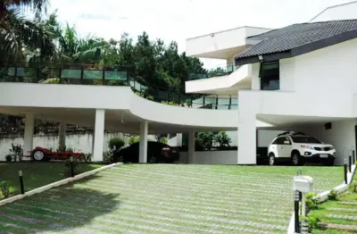 Casa de alto padrão em terreno de 1.700 m² e área construída de 740 m² - alphaville - santana de parnaíba - sp