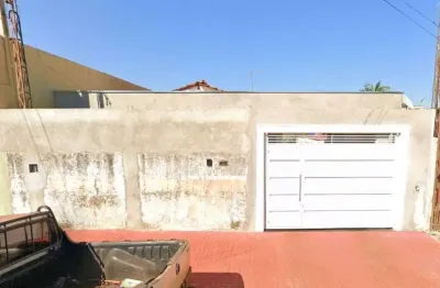 Casa à venda na Rua Benvenuto Sartori, 337, Centro, Dumont