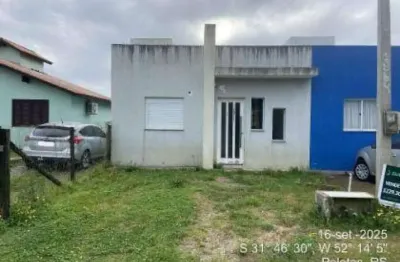Casa com 2 quartos à venda na Rua Esteio, 1864, Laranjal, Pelotas