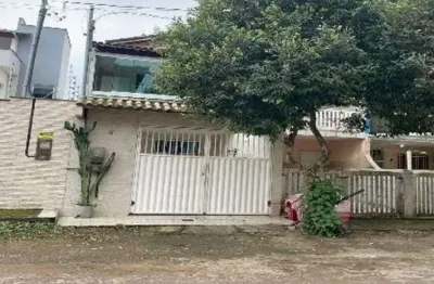 Casa à venda na Rua Afonso Rodrigues Ferreira, 187, Praia Grande, Fundão