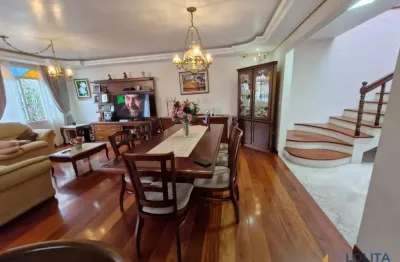 Casa à Venda com 2 suítes no bairro Trindade, Florianópolis/SC