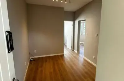 Apartamento à venda, de 2 quartos no centro de florianópolis.