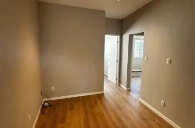 Apartamento à venda, de 2 quartos no centro de florianópolis.
