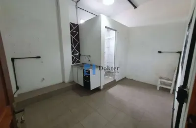 Kitnet localizada na av. 14 de dezembro em uma localização super privilegiada no centro de caieiras