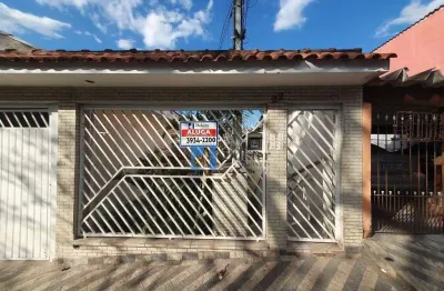 Casa em vila, oferecendo um ambiente calmo e familiar. com 3 dormitórios e vaga, localizada próxima ao roldão atacadista da rua domingos vega
