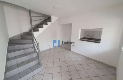 Casa em vila, oferecendo um ambiente calmo e familiar. com  1 dormitório, localizado próximo a av. min. petrônio portela