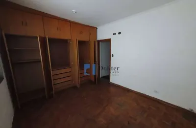 Casa em vila, oferecendo um ambiente calmo e familiar. com  1 dormitório e vaga, localizado próximo a av. min. petrônio portela