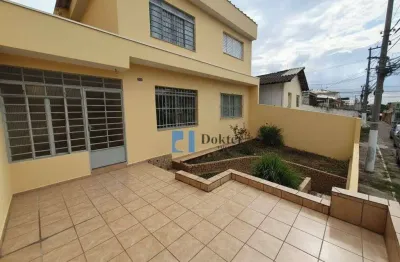 Casa em Vila, oferecendo um ambiente calmo e familiar. Com 3 dormitório e vaga, próxima à Av. Itaberaba em uma localização super privilegiada