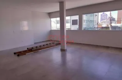 Desocupada - 02 pisos - 03 dorms em cada piso - garagem