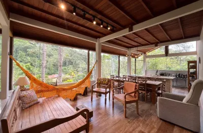 Casa com total privacidade em condomínio- teresópolis,