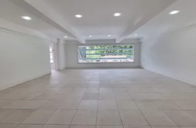 Apartamento amplo de 3 quartos , vista livre e andar alto no centro de teresópolis