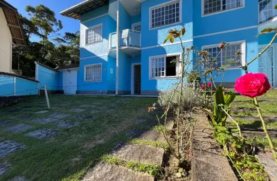 Casa com 2 quartos no comary com vista para o dedo de deus