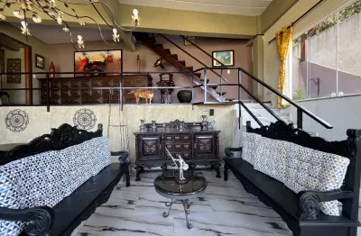 Casa com vista privilegiada no alto – ideal para morar ou investir aluguel temporada