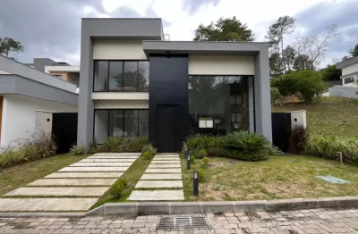 Sua casa de alto padrão com 3 suítes na serra fluminense com vista maravilhosa