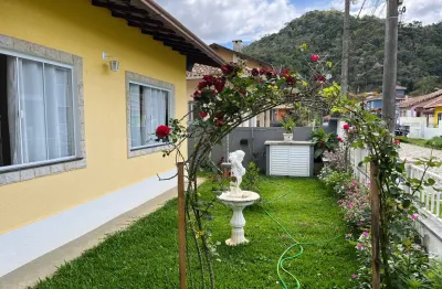 Casa de três quartos mobiliada em condomínio em vargem grande