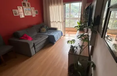 Apartamento de 3 quartos com varanda no alto próximo de todo o comércio .
